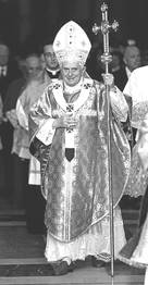 http://upload.wikimedia.org/wikipedia/commons/thumb/6/63/Beno%C3%AEt_XVI_synode_2008.jpg/220px-Beno%C3%AEt_XVI_synode_2008.jpg